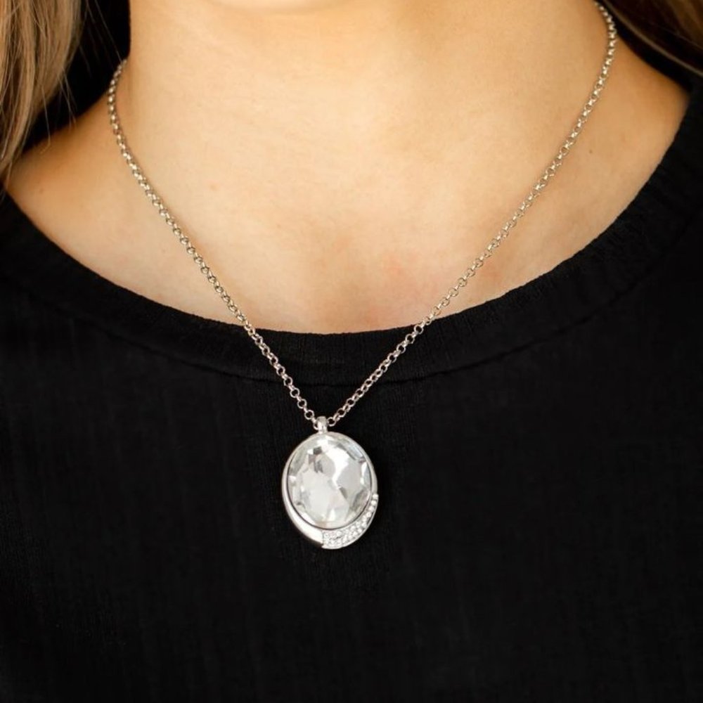 Necklace, Silver, White gem